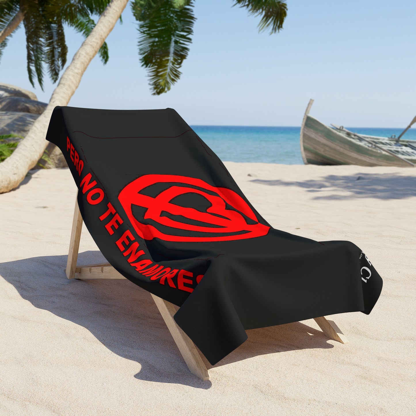 Pero No Te Enamores Beach Towel